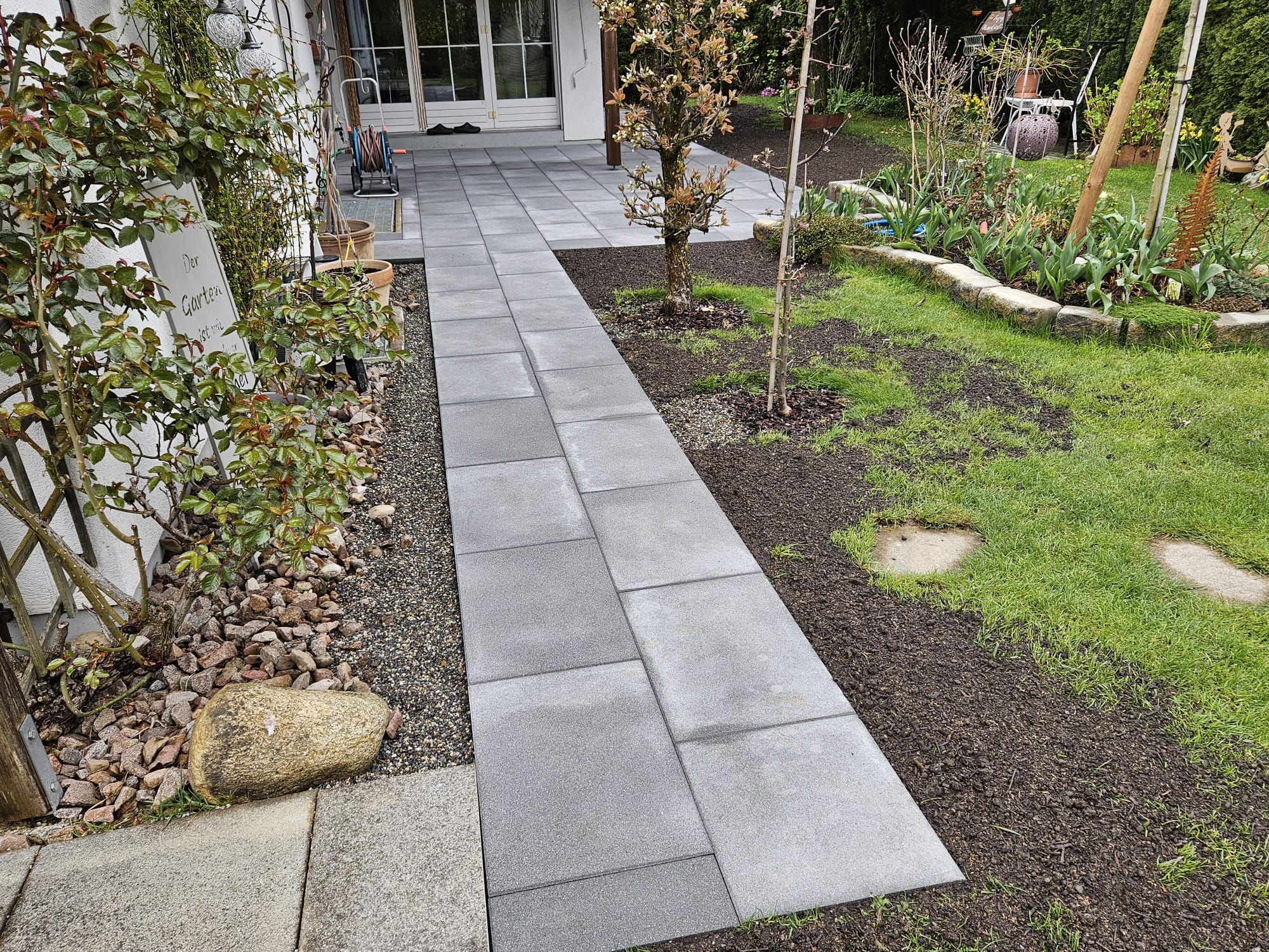 Garten-Umänderung Gartenplatten, Rasen Aussaat in Kölliken